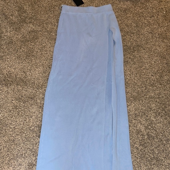 Fashion nova long skirt - Picture 3 of 4